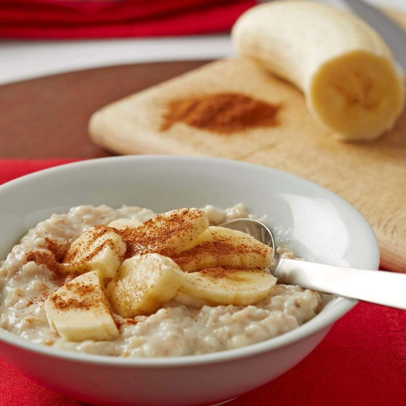 Oatmeal with Sliced Bananas and Cinnamon