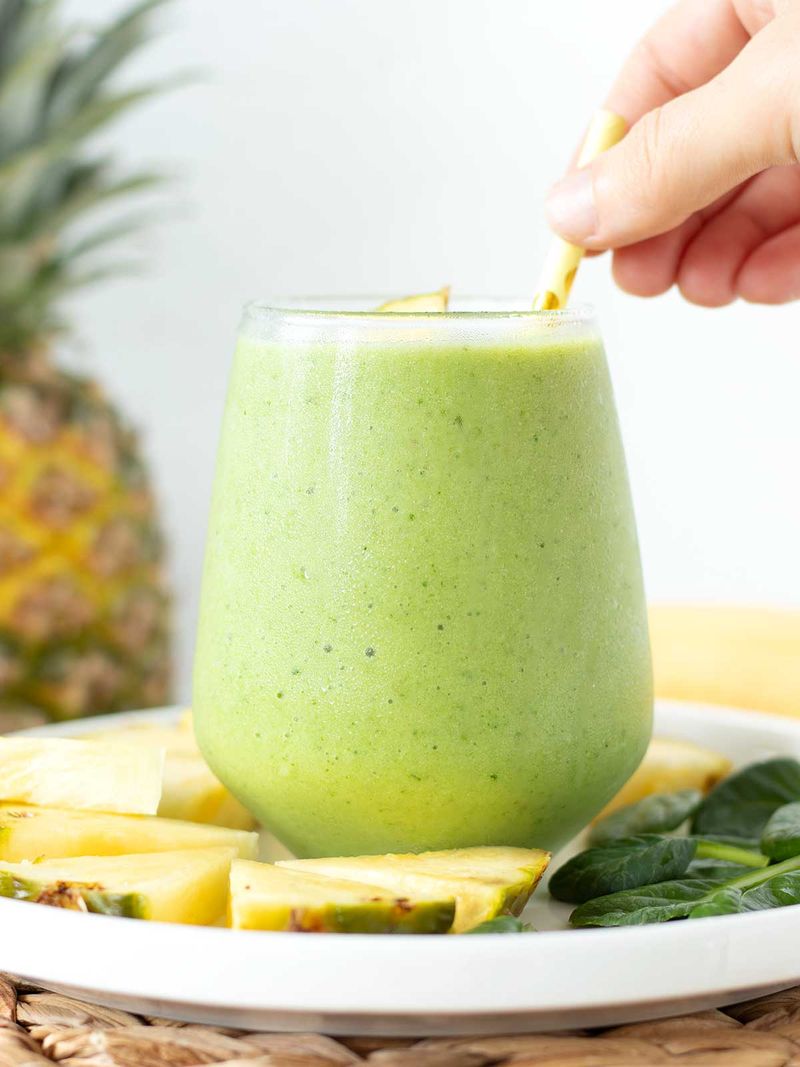 Smoothie with Spinach and Pineapple